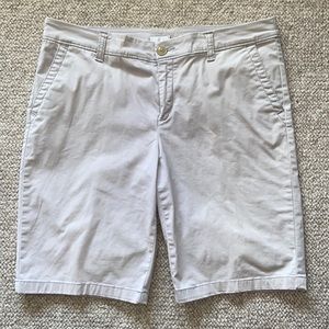 Woman’s Bermuda shorts